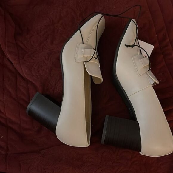 Liz Claiborne Women’s sz  11 M Cream‎ Morris Block Chunky Heel NWT w/gold tone - Picture 7 of 16